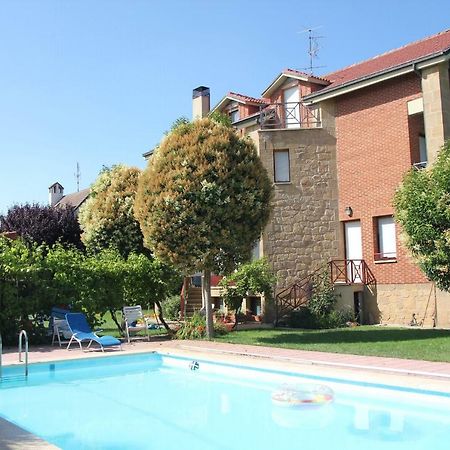 Preciosa Casa Independiente Con Piscina Cubierta Y Gran Jardin Privados Аро Экстерьер фото