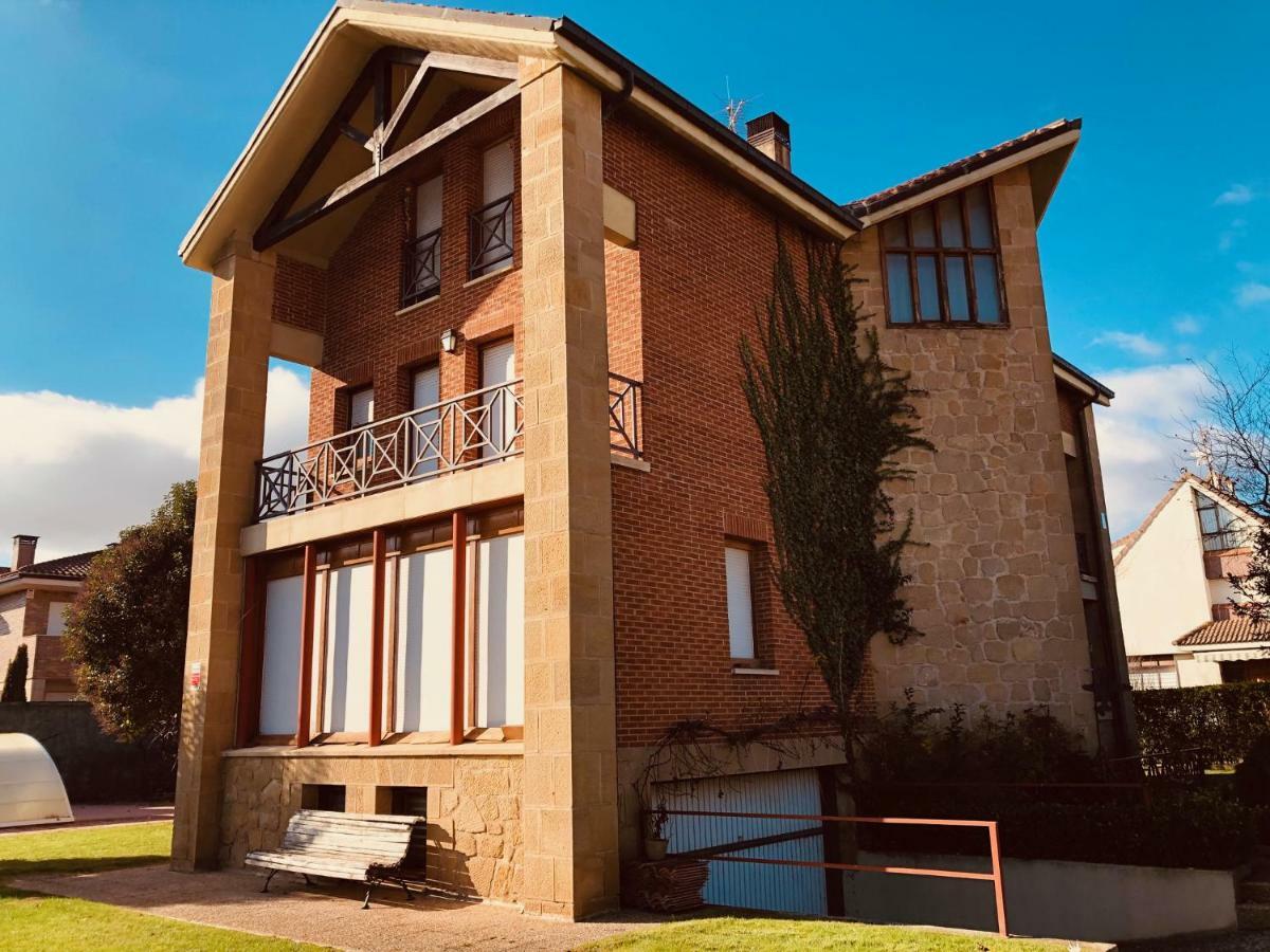 Preciosa Casa Independiente Con Piscina Cubierta Y Gran Jardin Privados Аро Экстерьер фото
