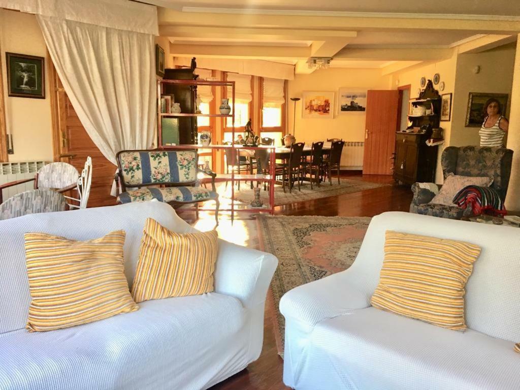 Preciosa Casa Independiente Con Piscina Cubierta Y Gran Jardin Privados Аро Экстерьер фото